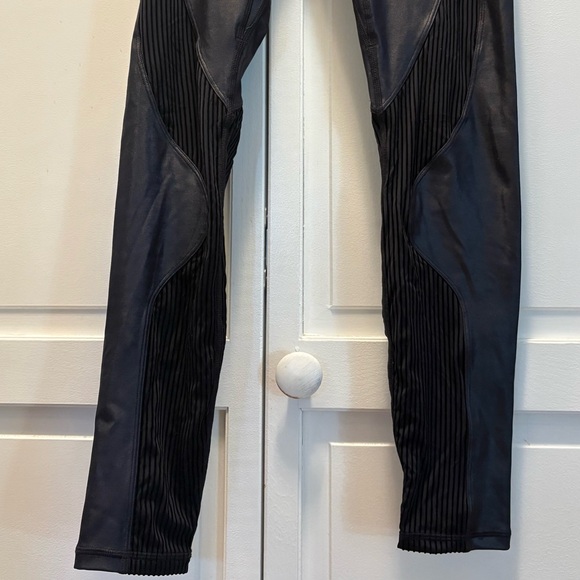 ✨FABLETICS✨ NWT Khloe Black Shine Motion365+ Contour High Waist Leggings Medium - Picture 8 of 15
